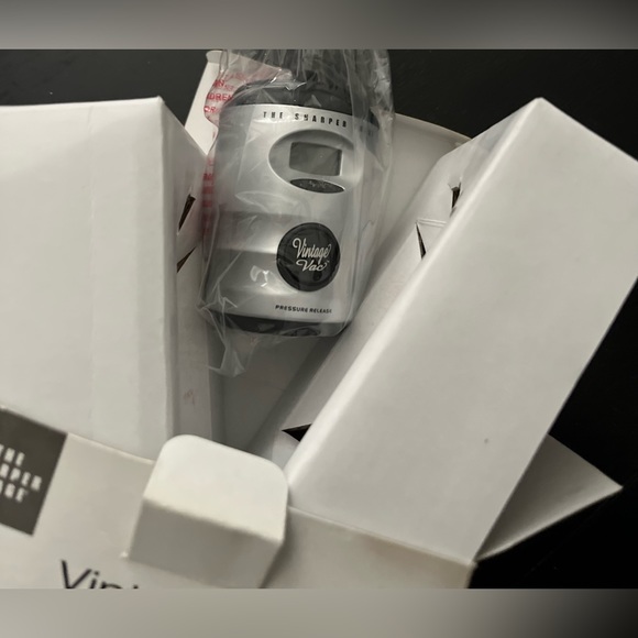 SHARPER IMAGE VINTAGE VAC for Wine - Picture 5 of 5